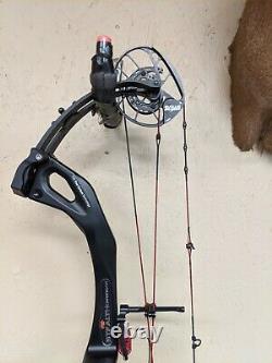 PSE Stealth Carbon Air Archery Bow Compound RH Hunting 50 60# 25 30.5