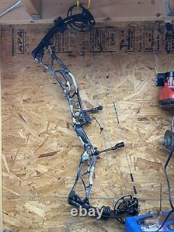 Preowned Elite Ritual Hunting Compound Bow With Accessories 50LB 28 Draw
