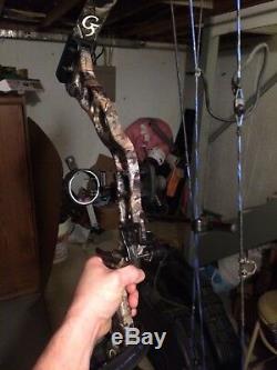 Right hnnded G5 Quest compound bow with hard case ready to practice or hunt