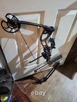 Youth/mens hunting compound bow, Quest Forge, Camo G5 GR102824 used