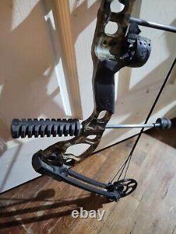 Youth/mens hunting compound bow, Quest Forge, Camo G5 GR102824 used
